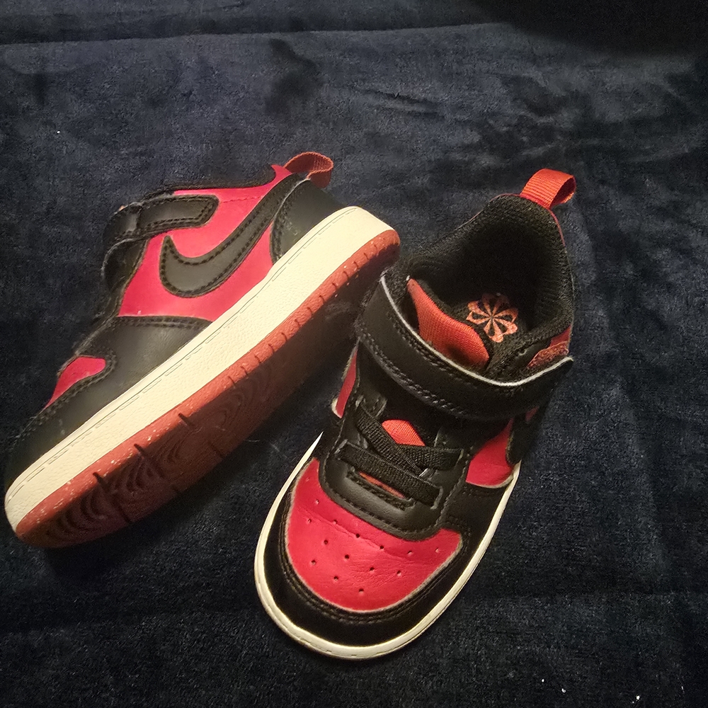 Nike Kids Red and Black Sneakers